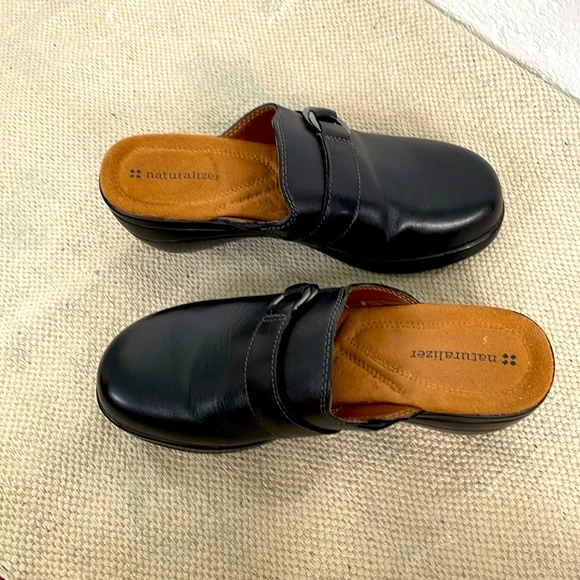 Naturalizer Black Leather Clogs‎ with Silver Buckle Embellishment size 8M - Picture 9 of 9
